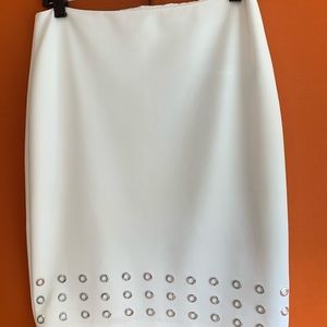 Sophisticated WinterWhite Calvin Klein Skirt  had 3 Rows of Silver Rivets Size 6